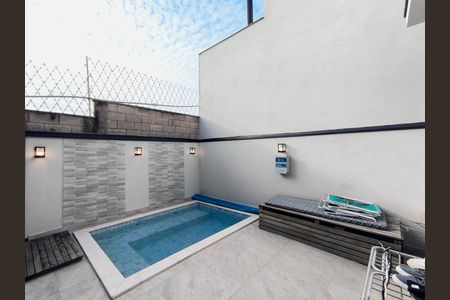 Casa de condomínio à venda com 170m², 3 quartos e 2 vagas Casa de condomínio à venda com 170m², 3 quartos e 2 vagasQuintal
