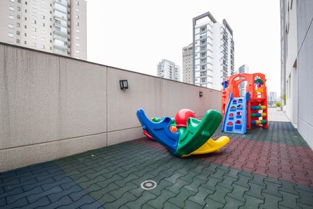 Apartamento para alugar com 48m², 2 quartos e 1 vaga Apartamento para alugar com 48m², 2 quartos e 1 vagaÁrea comum - Playground