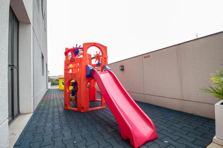 Apartamento para alugar com 48m², 2 quartos e 1 vaga Apartamento para alugar com 48m², 2 quartos e 1 vagaÁrea comum - Playground