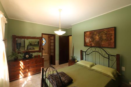 Casa à venda com 389m², 3 quartos e 3 vagas Casa à venda com 389m², 3 quartos e 3 vagasSuíte