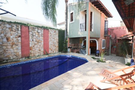 Casa à venda com 389m², 3 quartos e 3 vagas Casa à venda com 389m², 3 quartos e 3 vagasPiscina