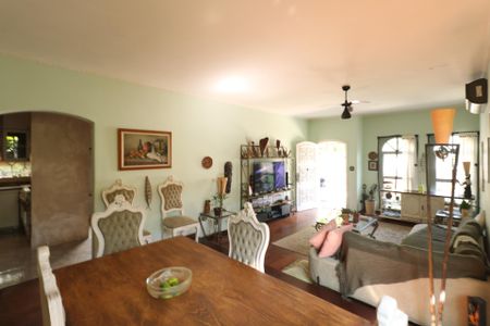Casa à venda com 389m², 3 quartos e 3 vagas Casa à venda com 389m², 3 quartos e 3 vagasSala