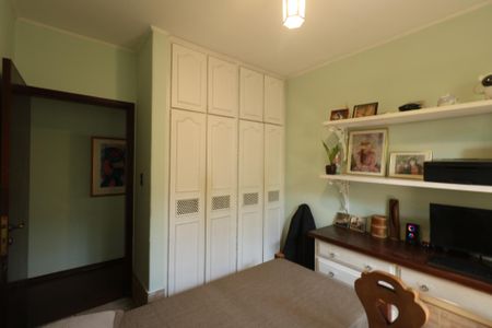 Casa à venda com 389m², 3 quartos e 3 vagas Casa à venda com 389m², 3 quartos e 3 vagasQuarto 1