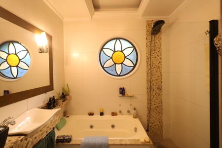 Casa à venda com 389m², 3 quartos e 3 vagas Casa à venda com 389m², 3 quartos e 3 vagasBanheiro da Suíte