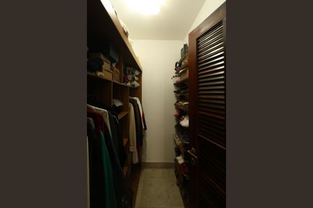 Casa à venda com 389m², 3 quartos e 3 vagas Casa à venda com 389m², 3 quartos e 3 vagasCloset da Suíte