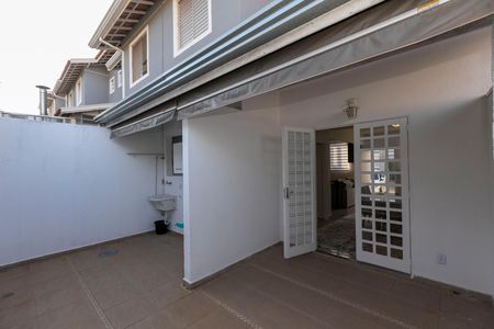 Casa de condomínio para alugar com 102m², 3 quartos e 2 vagas Casa de condomínio para alugar com 102m², 3 quartos e 2 vagasQUINTAL