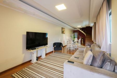 Casa à venda com 241m², 3 quartos e 5 vagas