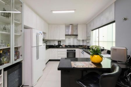 Casa à venda com 241m², 3 quartos e 5 vagas