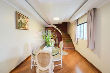 Casa à venda com 241m², 3 quartos e 5 vagas