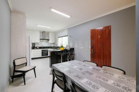 Casa à venda com 241m², 3 quartos e 5 vagas