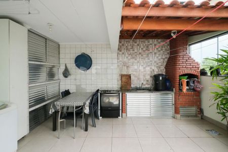 Casa à venda com 241m², 3 quartos e 5 vagas
