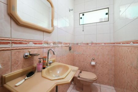 Casa à venda com 241m², 3 quartos e 5 vagas