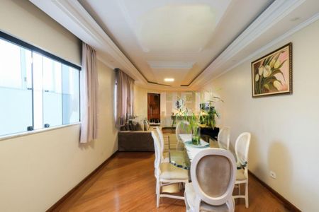 Casa à venda com 241m², 3 quartos e 5 vagas