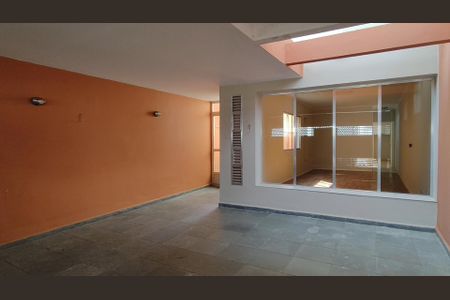 Casa à venda com 168m², 3 quartos e 2 vagas