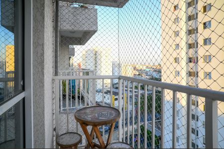 Apartamento à venda com 48m², 2 quartos e 1 vaga Apartamento à venda com 48m², 2 quartos e 1 vagaVaranda