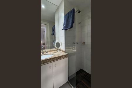Apartamento à venda com 70m², 2 quartos e 1 vaga Apartamento à venda com 70m², 2 quartos e 1 vagaBanheiro Social