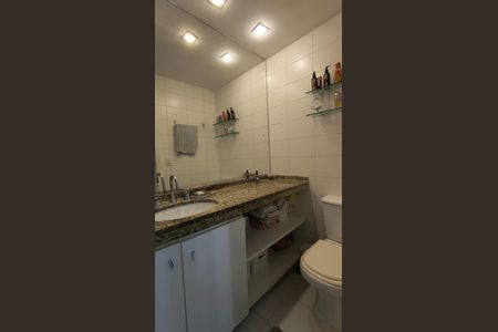 Apartamento à venda com 70m², 2 quartos e 1 vaga Apartamento à venda com 70m², 2 quartos e 1 vagaBanheiro da Suíte