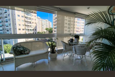 Apartamento à venda com 70m², 2 quartos e 1 vaga Apartamento à venda com 70m², 2 quartos e 1 vagaVaranda