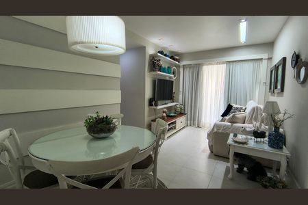 Apartamento à venda com 70m², 2 quartos e 1 vaga Apartamento à venda com 70m², 2 quartos e 1 vagaSala