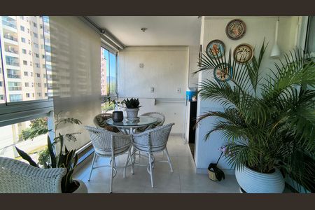 Apartamento à venda com 70m², 2 quartos e 1 vaga Apartamento à venda com 70m², 2 quartos e 1 vagaVaranda