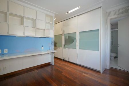 Apartamento à venda com 3 quartos, 249m² em Vila Sofia, São Paulo