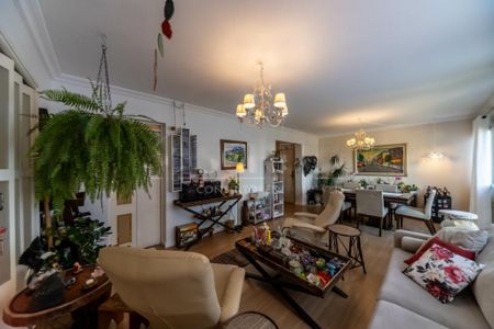 Apartamento à venda com 136m², 4 quartos e 3 vagas