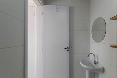 Banheiro de apartamento para alugar com 1 quarto, 27m² em Vila Ema, São Paulo