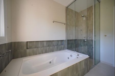 Casa para alugar com 300m², 5 quartos e 2 vagasBanheira/Demi-Suíte 1e2