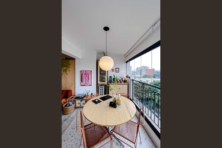 Apartamento à venda com 82m², 2 quartos e 1 vaga Apartamento à venda com 82m², 2 quartos e 1 vagaVaranda