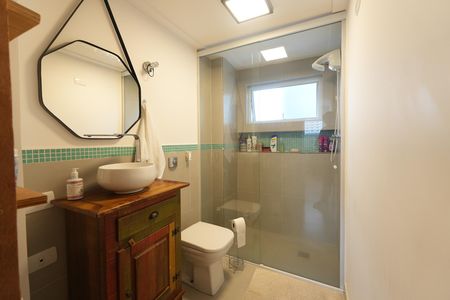 Banheiro de kitnet/studio para alugar com 1 quarto, 37m² em Bela Vista, São Paulo