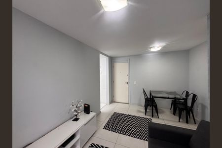 Sala de apartamento para alugar com 2 quartos, 69m² em Barra Olímpica, Rio de Janeiro