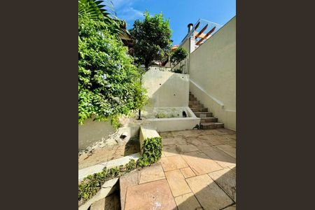 Casa à venda com 960m², 5 quartos e 1 vaga