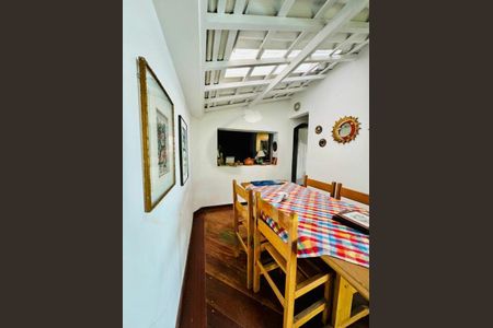 Casa à venda com 960m², 5 quartos e 1 vaga