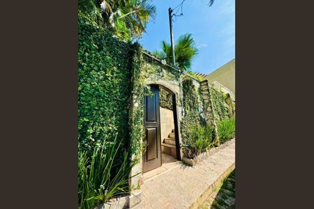Casa à venda com 960m², 5 quartos e 1 vaga