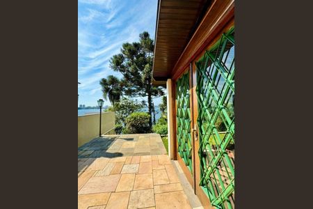 Casa à venda com 960m², 5 quartos e 1 vaga