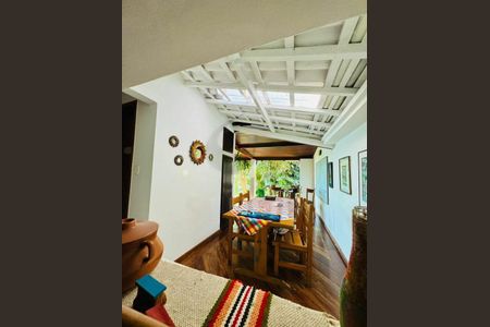 Casa à venda com 960m², 5 quartos e 1 vaga