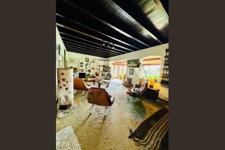 Casa à venda com 960m², 5 quartos e 1 vaga