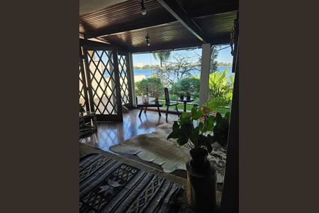 Casa à venda com 960m², 5 quartos e 1 vaga