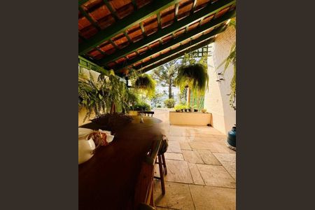 Casa à venda com 960m², 5 quartos e 1 vaga