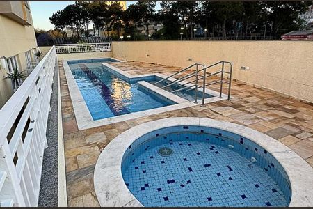 Apartamento à venda com 107m², 3 quartos e 2 vagas Apartamento à venda com 107m², 3 quartos e 2 vagasÁrea comum - Piscina
