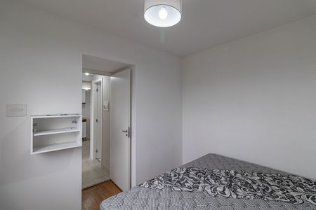 Quarto 1 de apartamento para alugar com 2 quartos, 32m² em Vila Carmosina, São Paulo