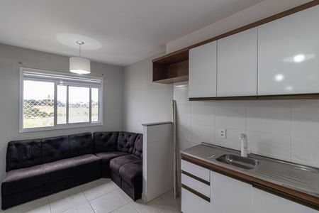 Sala/Cozinha/Área de Serviço  de apartamento para alugar com 2 quartos, 32m² em Vila Carmosina, São Paulo