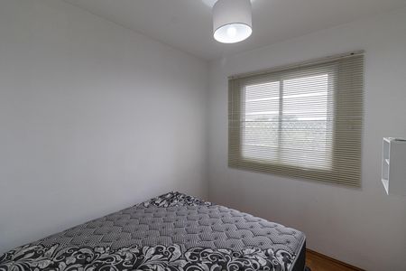 Quarto 1 de apartamento para alugar com 2 quartos, 32m² em Vila Carmosina, São Paulo