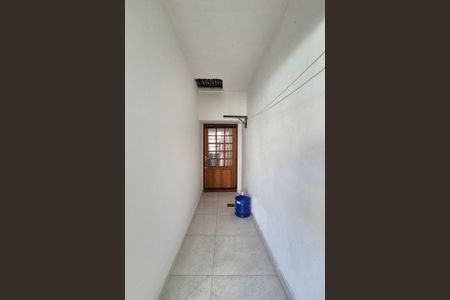 Casa à venda com 250m², 3 quartos e 2 vagas Casa à venda com 250m², 3 quartos e 2 vagasCorredor