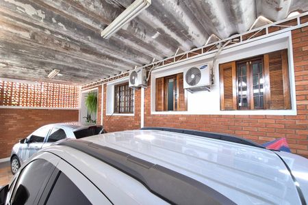 Casa à venda com 250m², 3 quartos e 2 vagas Casa à venda com 250m², 3 quartos e 2 vagasGaragem