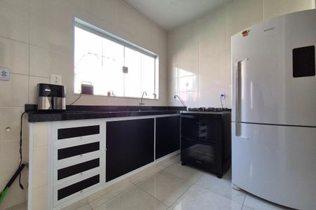 Casa à venda com 250m², 3 quartos e 2 vagas Casa à venda com 250m², 3 quartos e 2 vagasCozinha