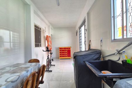Casa à venda com 250m², 3 quartos e 2 vagas Casa à venda com 250m², 3 quartos e 2 vagasÁrea de Serviço