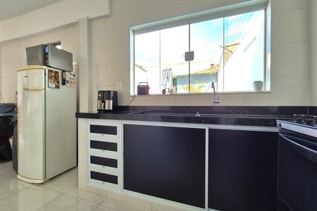 Casa à venda com 250m², 3 quartos e 2 vagas Casa à venda com 250m², 3 quartos e 2 vagasCozinha