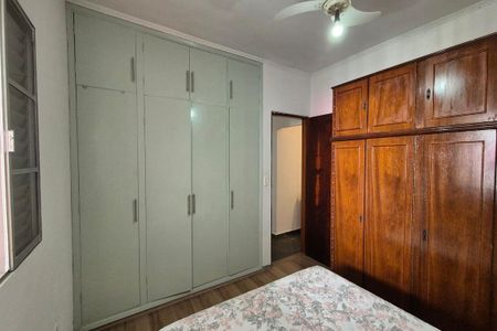 Casa à venda com 250m², 3 quartos e 2 vagas Casa à venda com 250m², 3 quartos e 2 vagasQuarto 2 - Suíte