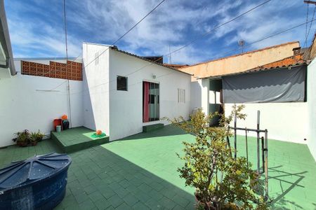 Casa à venda com 250m², 3 quartos e 2 vagas Casa à venda com 250m², 3 quartos e 2 vagasQuintal